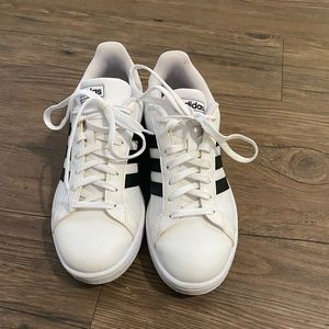 ADIDAS WOMEN’S size 8 1/2 GRAND COURT SNEAKER